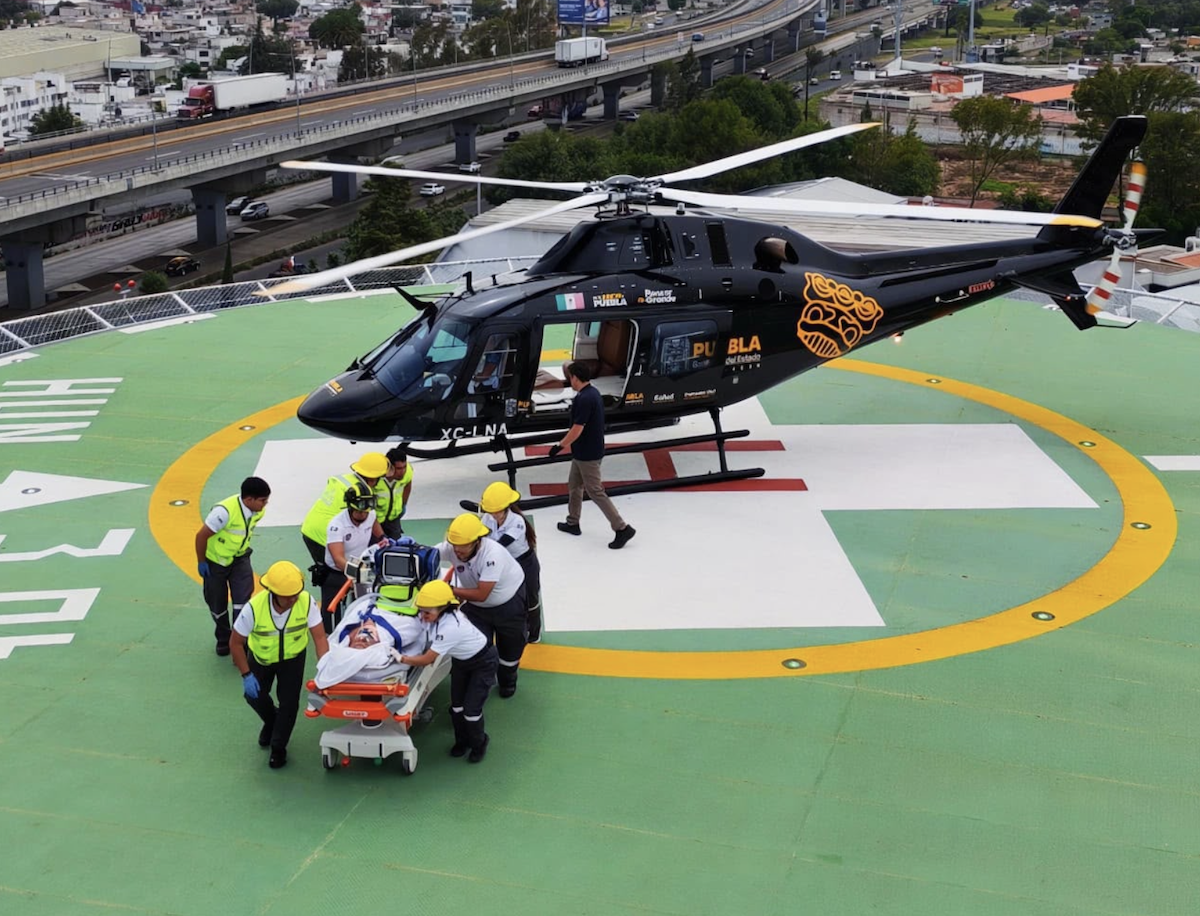 Con traslado Aeroméxico desde Cuetzalan,  Gobierno Estatal brinda atención oportuna